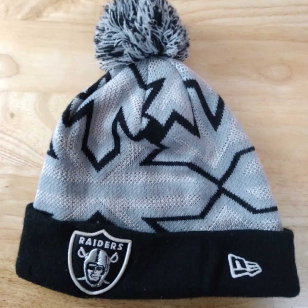 New Era Oakland Raiders Pom Beanie Winter Hat